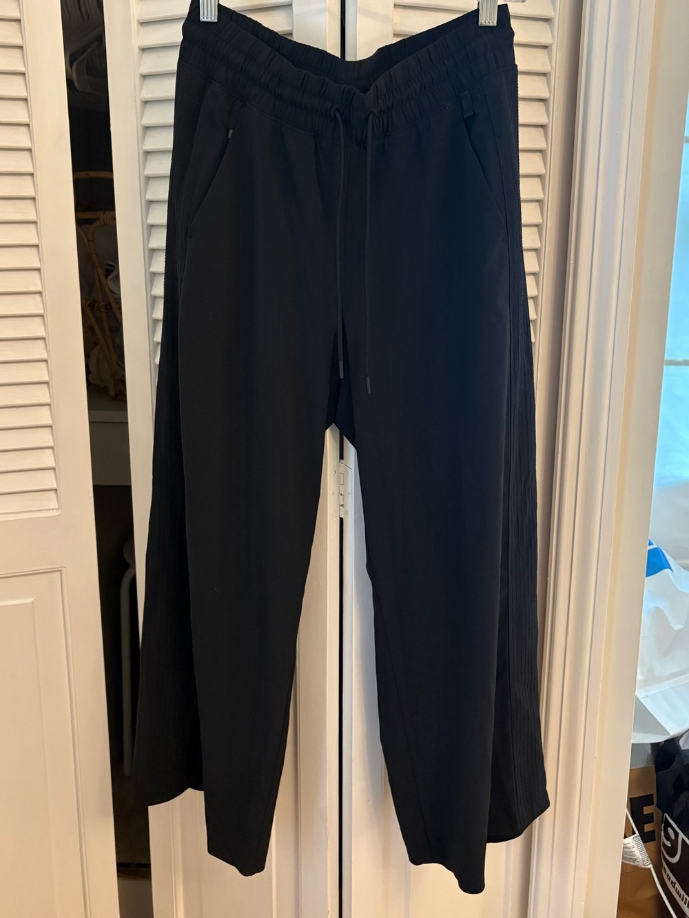 Athleta Avenue Wide Leg Crop Pant Black Size 6 - Picture 2 of 5